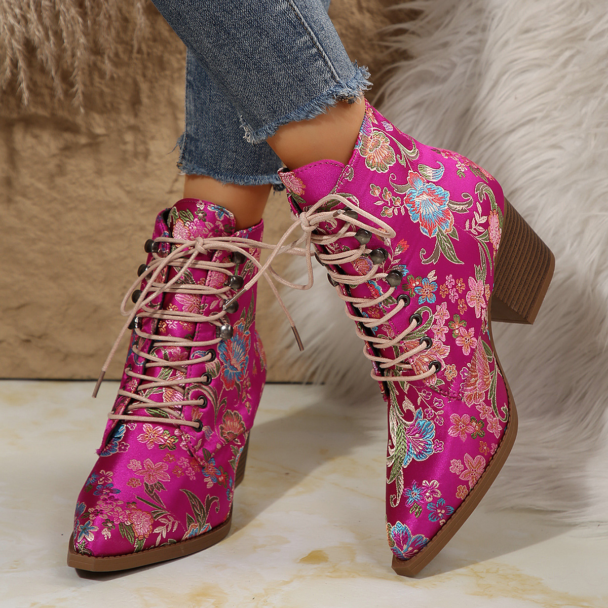 Ethnic Pointed-Toe Ankle Boots - Winter Ethnic Fashion For Women avaliação e preço
