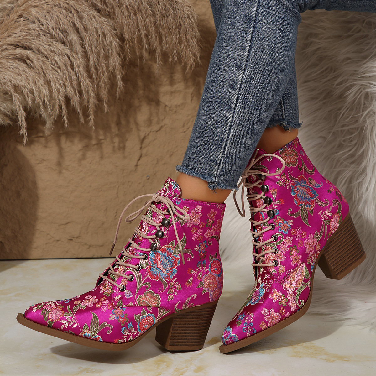 Ethnic Pointed-Toe Ankle Boots - Winter Ethnic Fashion For Women avaliação e preço