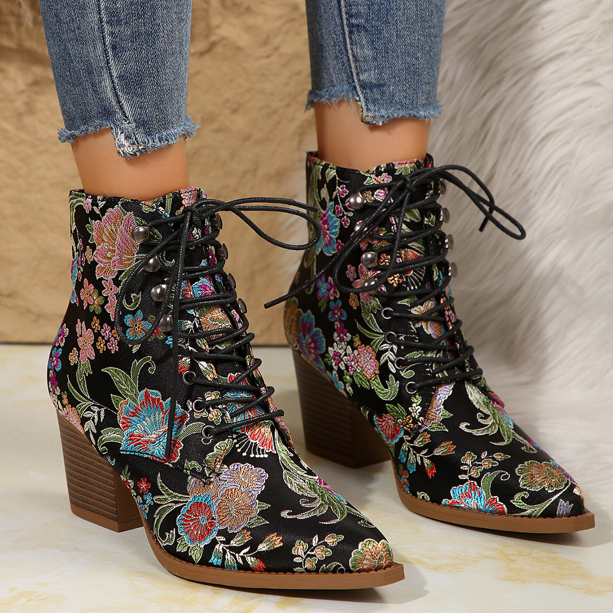 Ethnic Pointed-Toe Ankle Boots - Winter Ethnic Fashion For Women avaliação e preço