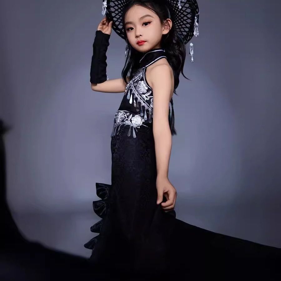Children's Suit Trailing Skirt - Ethnic Fashion Runway avaliação e preço