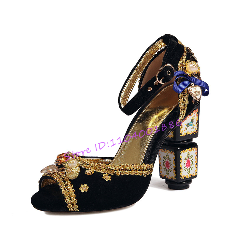 Luxury Gold Embroidered Velvet - Ethnic Fashion Runway avaliação e preço