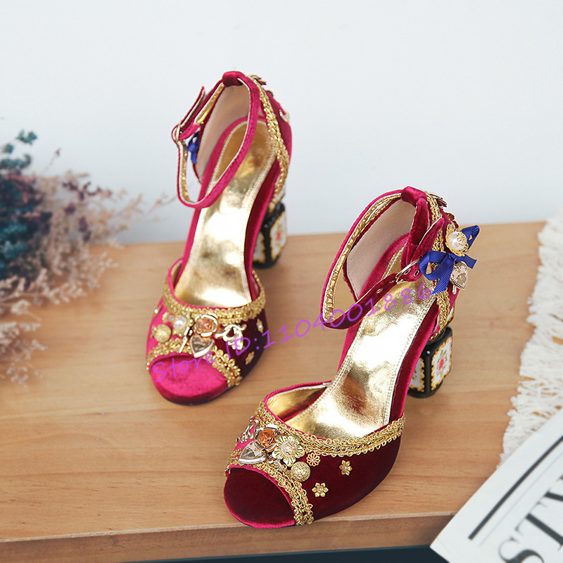 Luxury Gold Embroidered Velvet - Ethnic Fashion Runway avaliação e preço